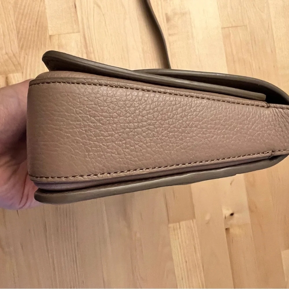 Cuyana Tan Leather Shoulder Bag - Picture 8 of 12